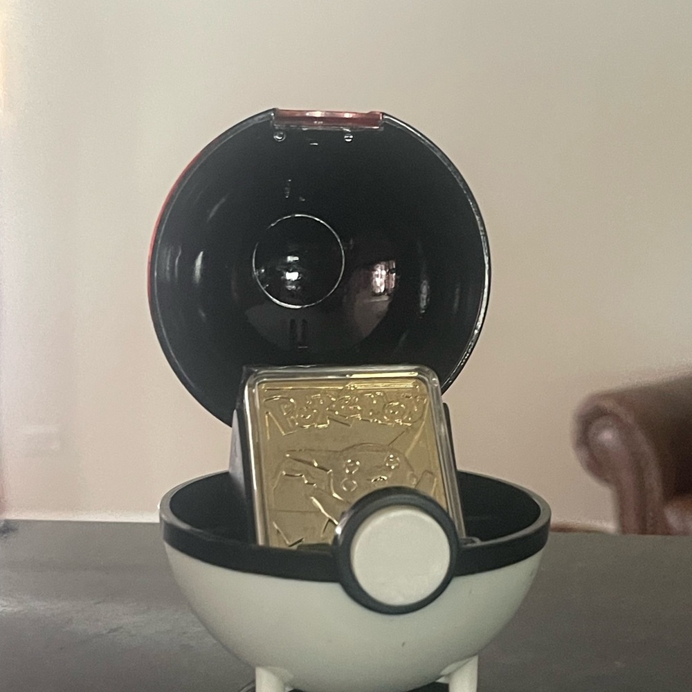 Pikachu 23 karat gold plated special edition trading card
